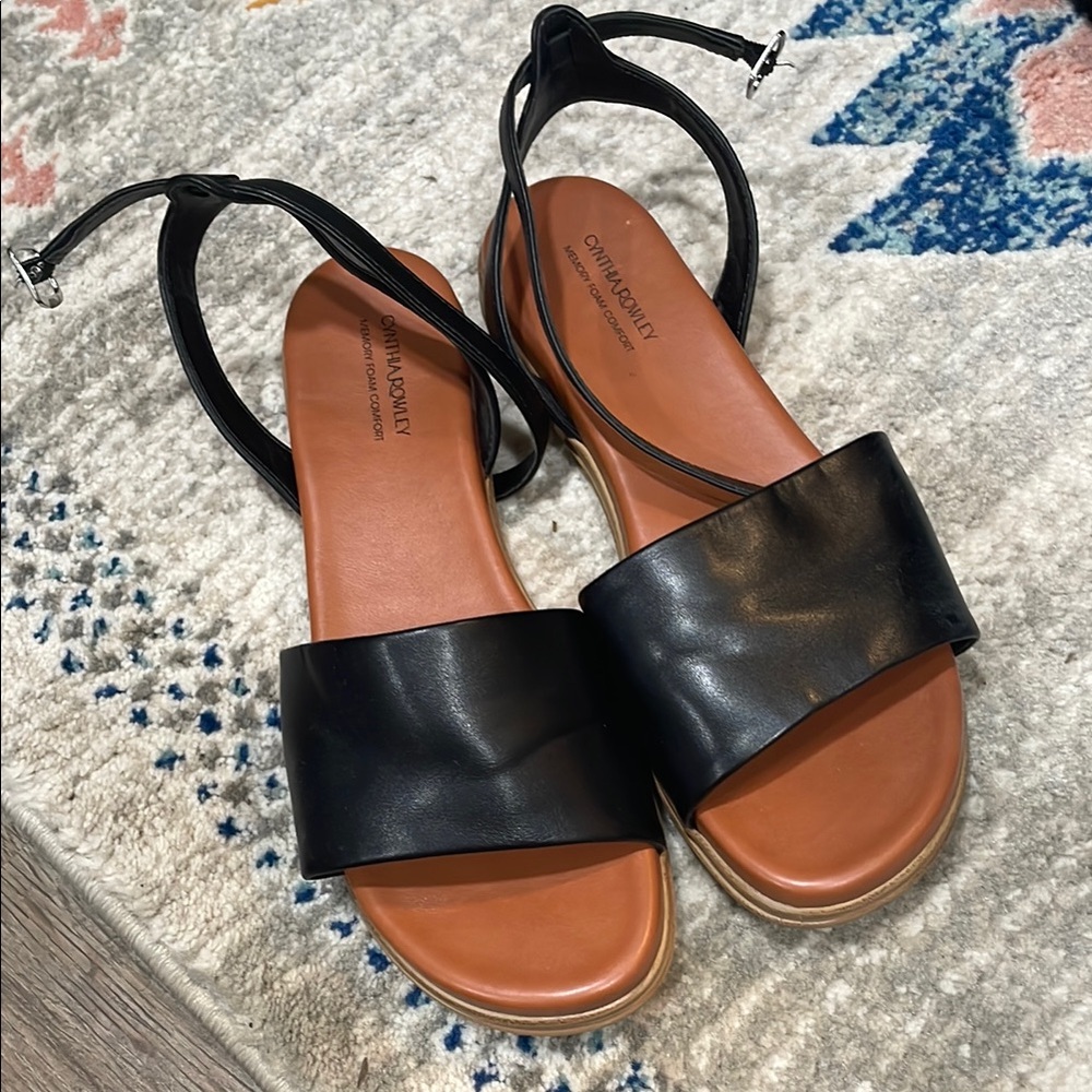 Black ankle sandals